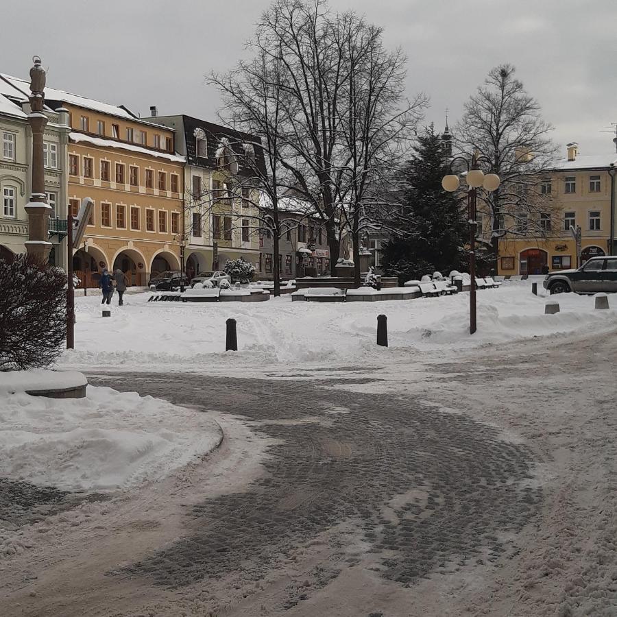 Lovecky Apartman Na Namesti Ve Frenstate Pod Radhostem Frenštát pod Radhoštěm Buitenkant foto